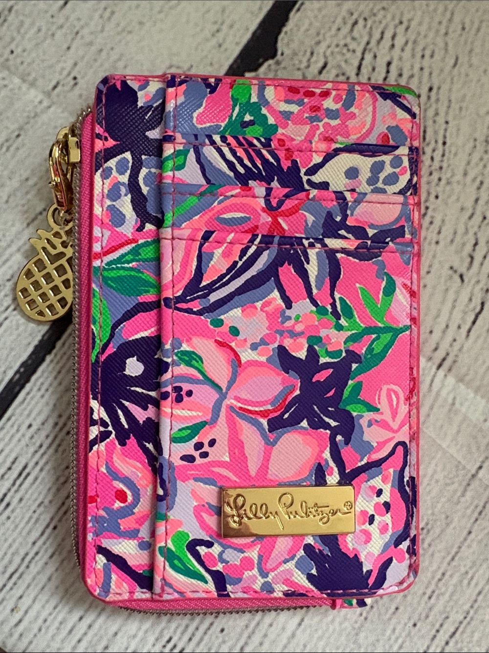 Lilly Pulitzer Floral Zip Card Case w Pineapple 🍍 Charm -vibrant print
